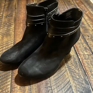 AEROSOLES Suede Heeled Ankle Boots size 8.5